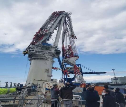 全球最大噸位風(fēng)電安裝船吊臂攔腰折斷，損失1億歐元