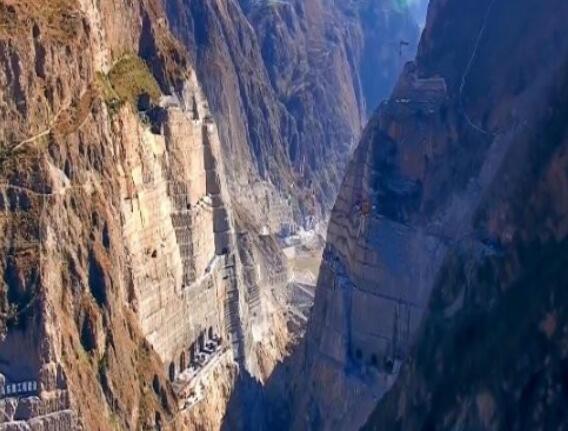 為建烏東德水電站，在峽谷底部挖90米深洞穴，用來(lái)干嘛的？