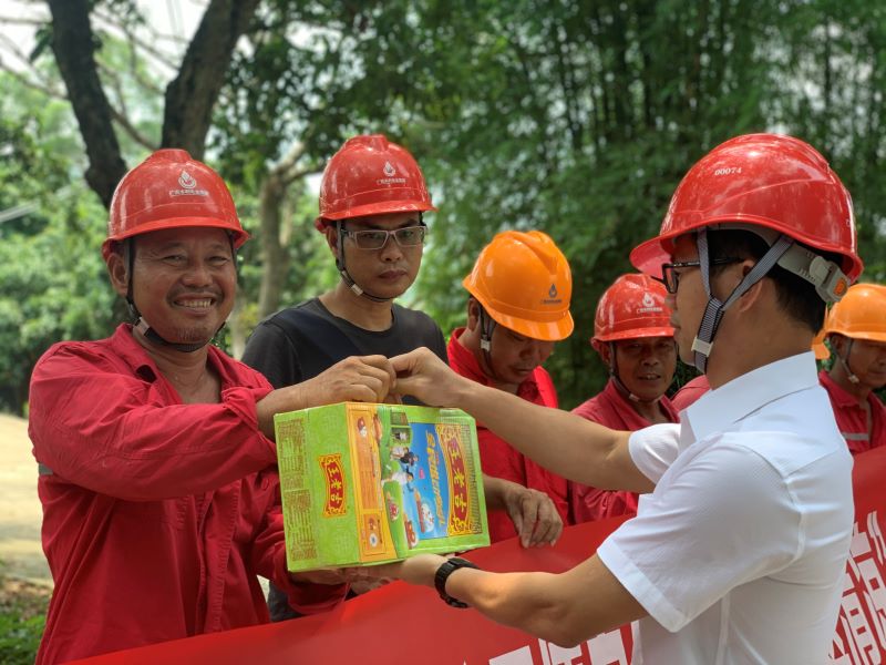 南方電網廣西新電力集團博白供電局夏送清涼鼓干勁，情系一線保供電