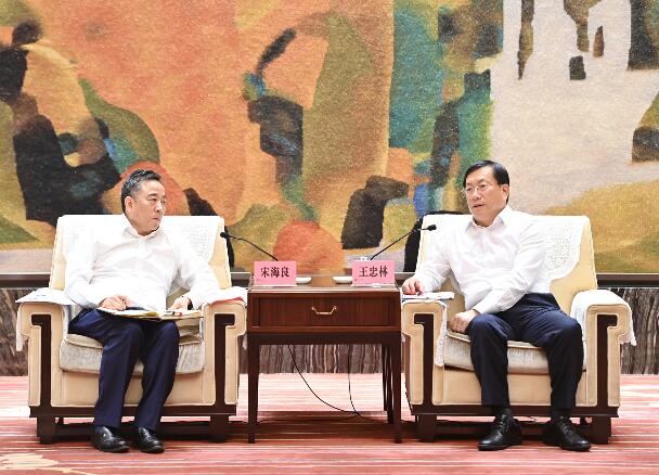 宋海良拜會(huì)武漢市委書記王忠林、市長(zhǎng)周先旺