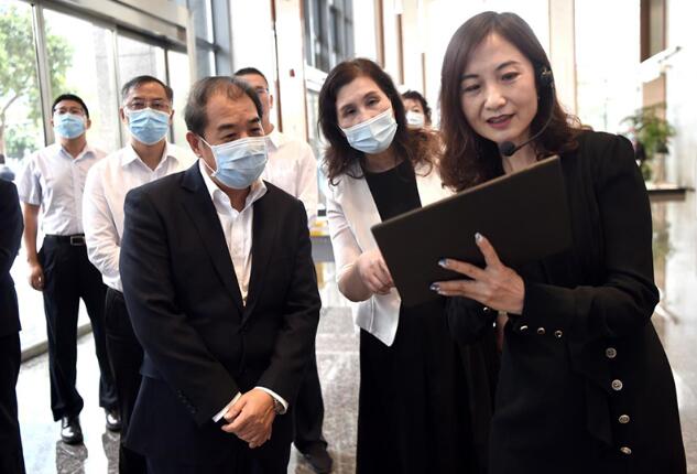 南方電網(wǎng)公司董事長、黨組書記孟振平調(diào)研鼎和保險公司