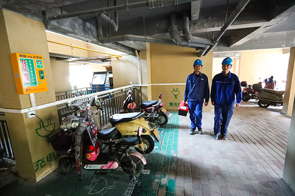 “小電驢”充電更安全了！寧?？h24393個充電接口完成升級改造
