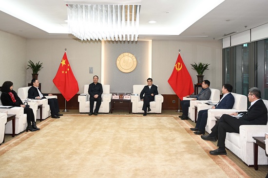 舒印彪、鄧建玲會(huì)見(jiàn)華北電力大學(xué)校長(zhǎng)楊勇平