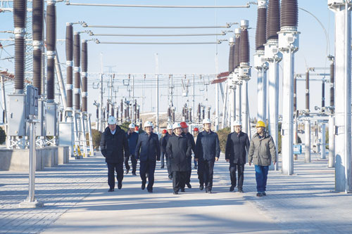 內(nèi)蒙古電力集團(tuán)公司董事長、黨委書記賈振國深入阿拉善電業(yè)局調(diào)研