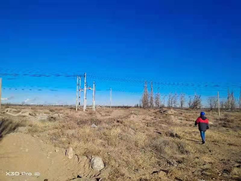 烏海電業(yè)局農(nóng)電處千里山農(nóng)電所：加強巡線，確保冬季電網(wǎng)安全