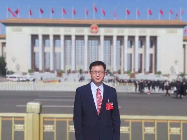 加快推動新能源行業(yè) 與人工智能融合創(chuàng)新——訪全國人大代表、樂山太陽能研究院院長姜希猛