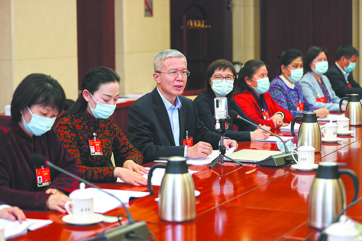 全國人大代表國網(wǎng)安徽省電力有限公司總經(jīng)理、黨委副書記 張凡華：構(gòu)建以電為中心的終端