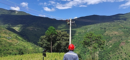 鳳慶供電局新華供電所供電火力全開，助力當?shù)乜緹煯a業(yè) 穩(wěn)定發(fā)展