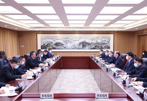 辛保安、張智剛與哈電集團(tuán)董事長(zhǎng)曹志安、總經(jīng)理吳偉章會(huì)談