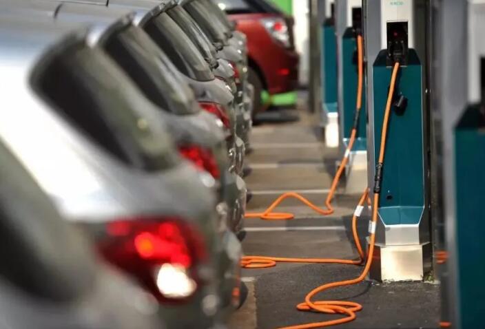 油價漲怕了，電動車主也笑不出