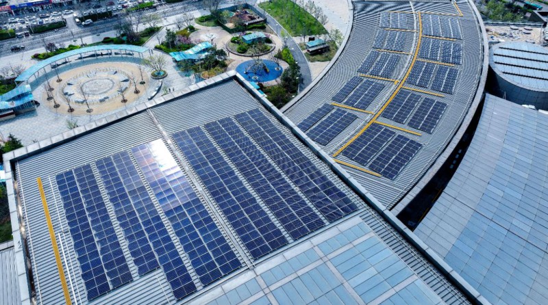 1.2MW！山東商業(yè)綜合體屋頂光伏發(fā)電項(xiàng)目并網(wǎng)發(fā)電