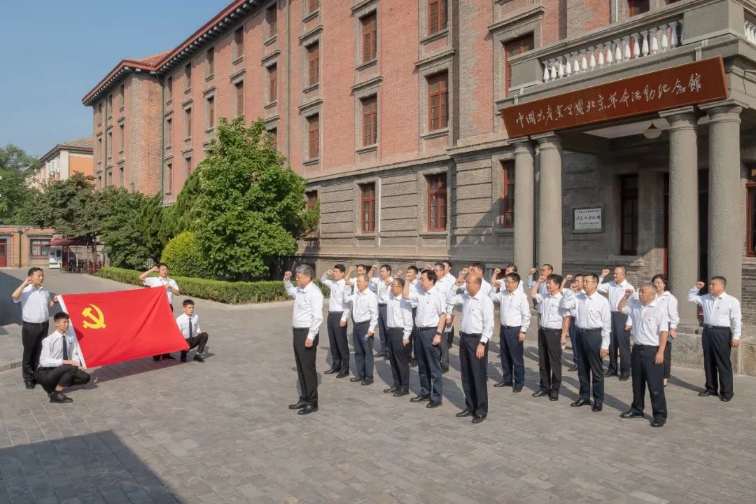 國家能源集團(tuán)黨組成員集體參觀學(xué)習(xí) “光輝偉業(yè)、紅色序章”主題展覽