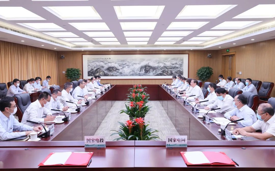 國(guó)家電網(wǎng)董事長(zhǎng)、黨組書記辛保安與國(guó)家電投董事長(zhǎng)錢智民、總經(jīng)理江毅會(huì)談