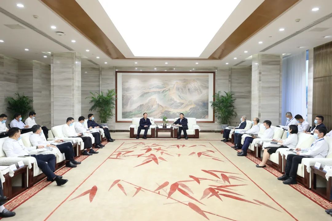 國家電網(wǎng)公司董事長、黨組書辛保安與東方電氣集團董事長俞培根、總經(jīng)理徐鵬會談