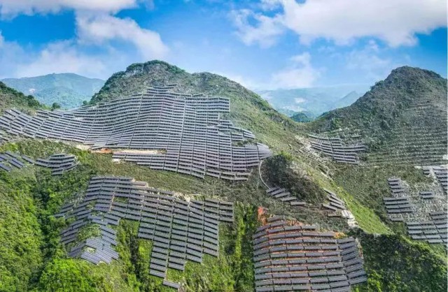 全國首例！吉電股份“大容量、高坡度”集中式山地光伏項目并網(wǎng)
