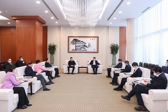 溫樞剛鄧建玲會見鄂爾多斯市委書記李理、市長杜匯良