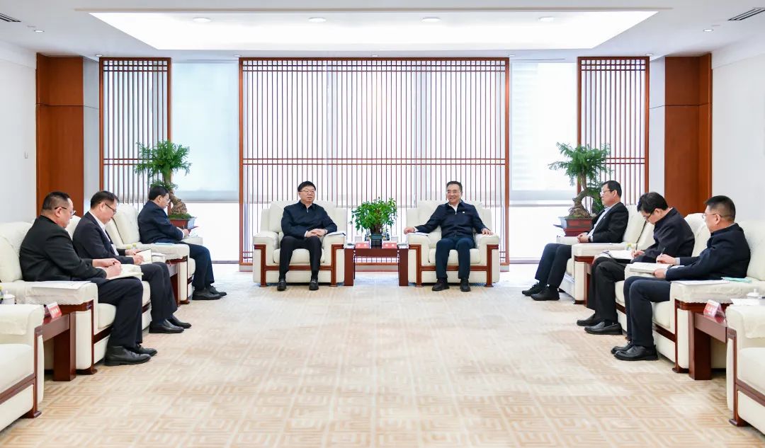 大唐集團(tuán)有限公司黨組書(shū)記、董事長(zhǎng)鄒磊會(huì)見(jiàn)吉林省委常委、省委秘書(shū)長(zhǎng)李偉