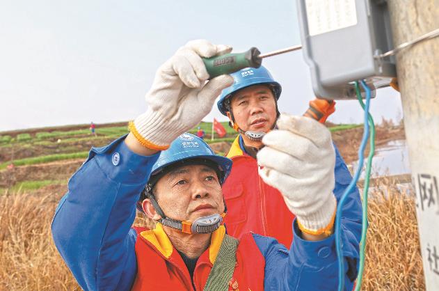 四川通江護(hù)航春灌用電，60支服務(wù)隊(duì)奔走田間