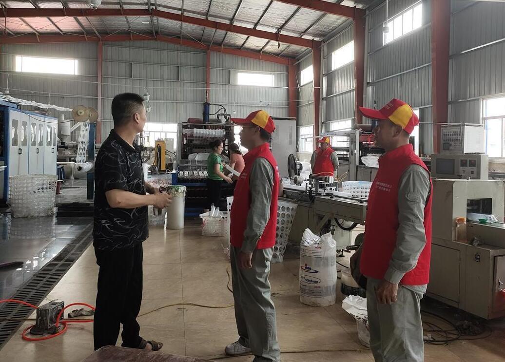 國網(wǎng)石首市供電公司“電”亮綠色經(jīng)濟(jì)，為企業(yè)降成本“支招”