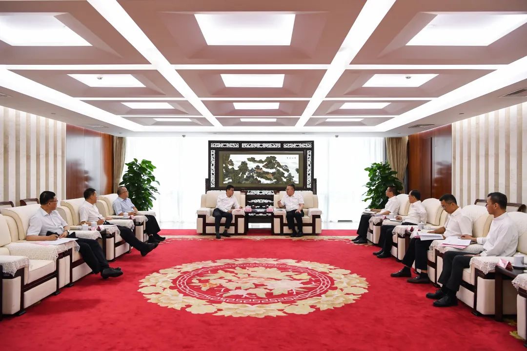 葉向東與甘肅省委常委、副省長張錦剛舉行會談