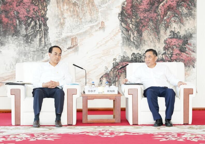 中國能建黨委書記、董事長宋海良與中國中車黨委書記、董事長孫永才會談