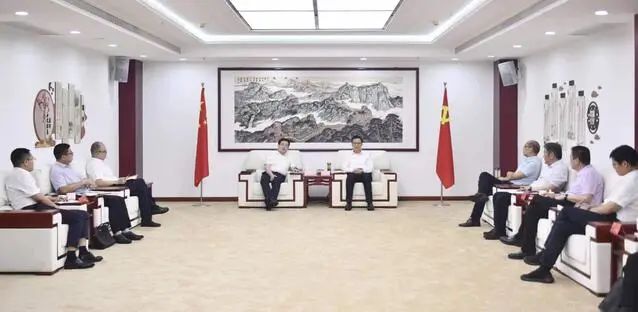 漯河市委書(shū)記秦保強(qiáng)、市長(zhǎng)黃鈁會(huì)見(jiàn)中國(guó)電建華中區(qū)總部黨委書(shū)記、總經(jīng)理蹇尚友一行