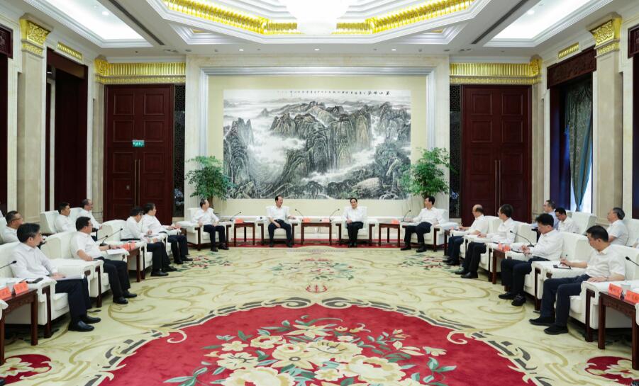 中國(guó)電建黨委書記、董事長(zhǎng)丁焰章拜會(huì)貴州省委書記徐麟、省長(zhǎng)李炳軍