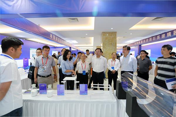 首屆全國集成電路及光伏用高純石英材料產業(yè)發(fā)展大會在江蘇東海舉行