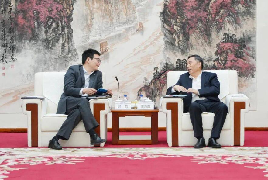 中國能建黨委書記、董事長宋海良與上海電氣集團黨委書記、董事長吳磊會談