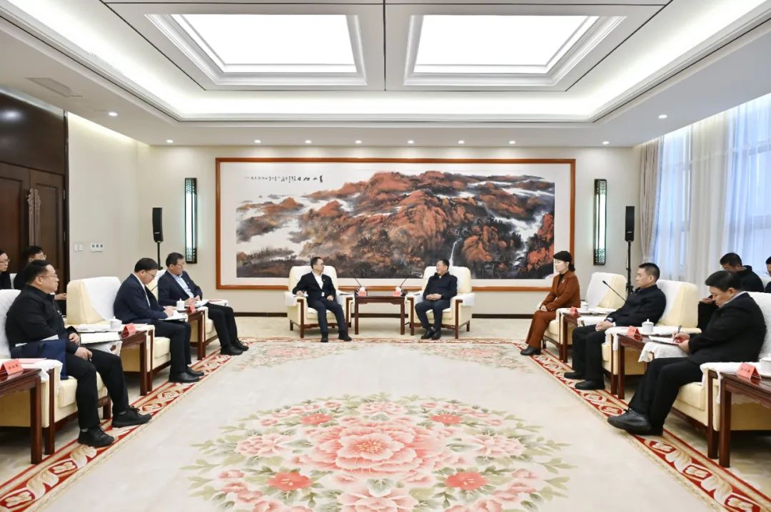 中國(guó)大唐集團(tuán)有限公司董事長(zhǎng)鄒磊拜會(huì)內(nèi)蒙古自治區(qū)黨委書記孫紹騁、自治區(qū)主席王莉霞
