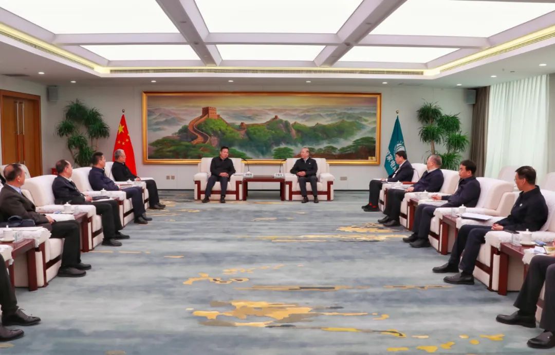 劉明勝、栗寶卿與國(guó)家電網(wǎng)董事長(zhǎng)辛保安、總經(jīng)理張智剛會(huì)談