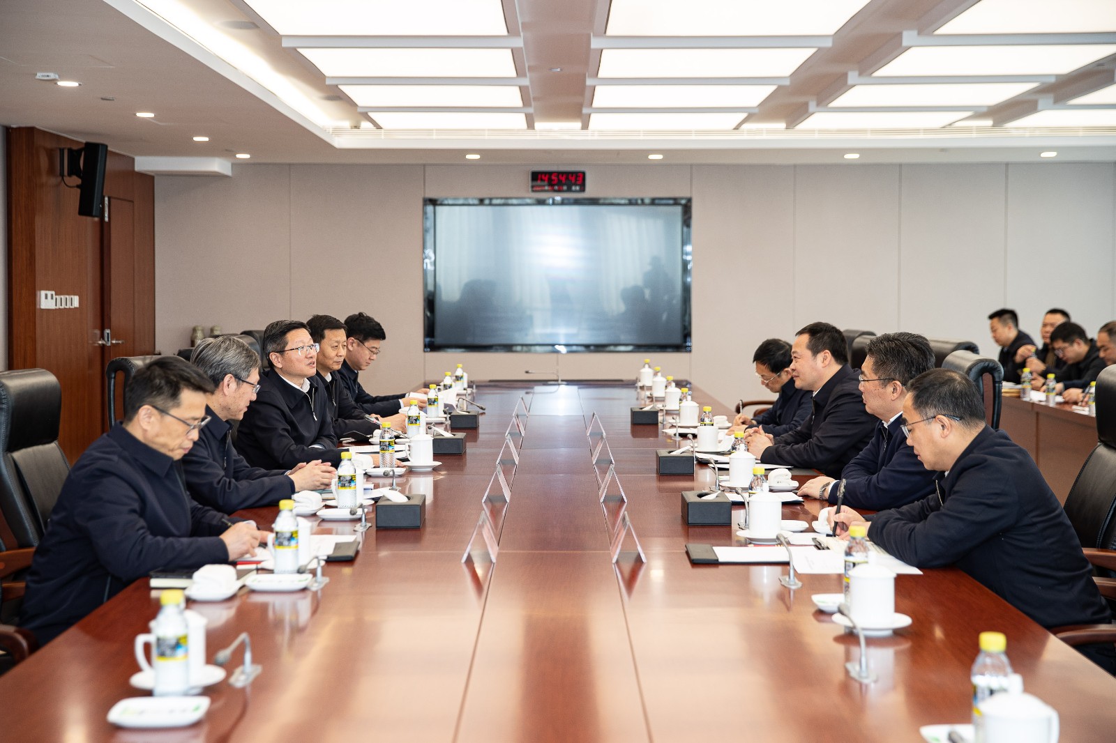 國家能源集團(tuán)公司總經(jīng)理、黨組副書記余兵會見上饒市委書記陳云