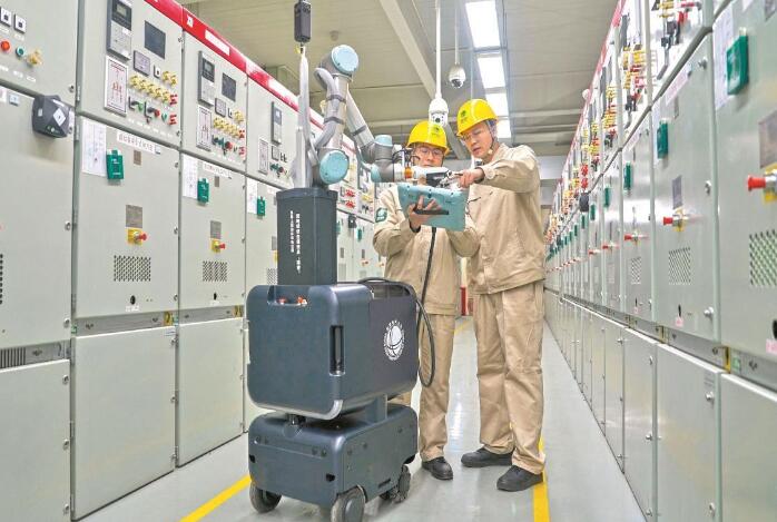 上海浦東供電公司變電站新型仿生機(jī)器人“浦?！? width=