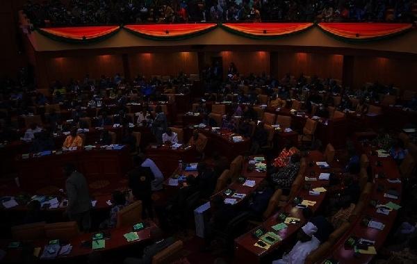 英媒：加納議會欠電費，電力公司拉閘打斷國情咨文