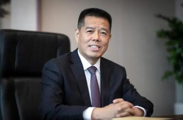 加快推動傳統(tǒng)煤炭企業(yè)向新能源企業(yè)轉(zhuǎn)型發(fā)展——訪全國人大代表，山東能源集團黨委書記、董事長 李偉