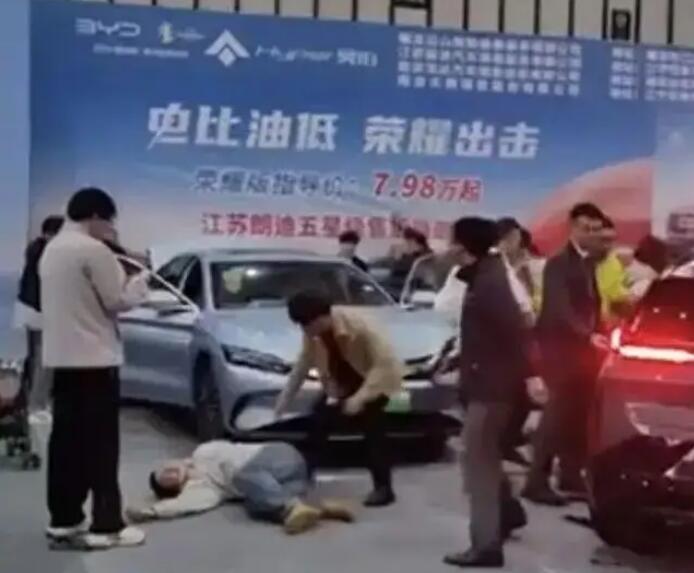 突然啟動!參展車撞傷5人，車企最新回應