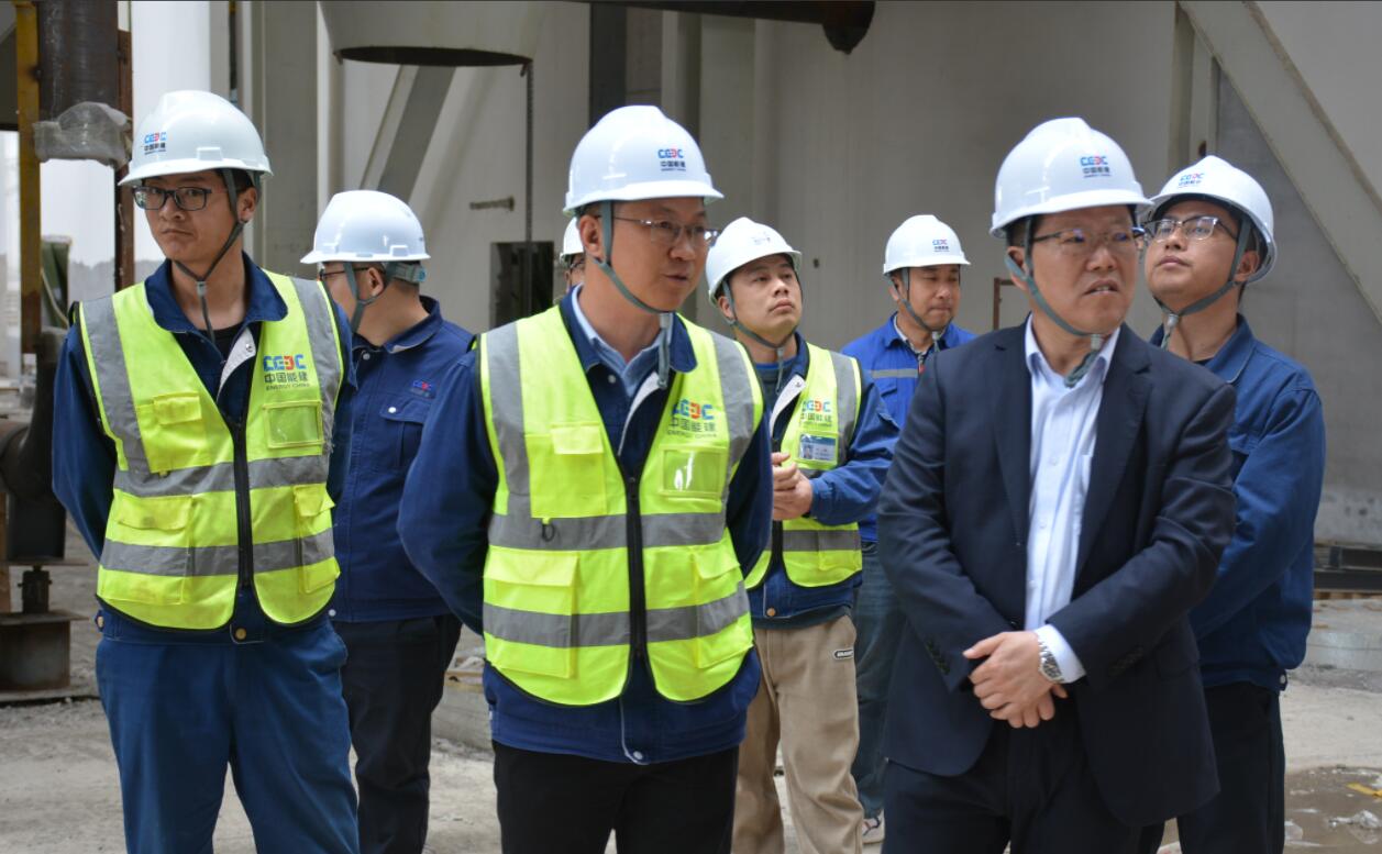 中國能建建筑集團(tuán)黨委副書記、總經(jīng)理羅耕能到正寧百萬項(xiàng)目指導(dǎo)調(diào)研