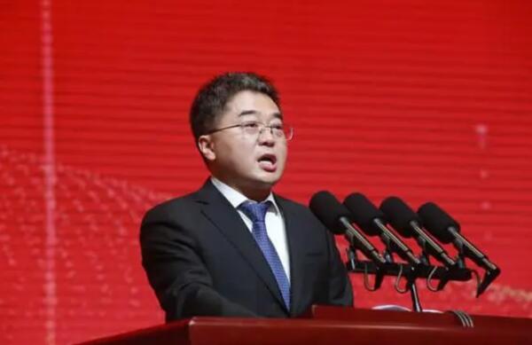 “垃圾大王”嚴圣軍，拿啥完成近千億投資?