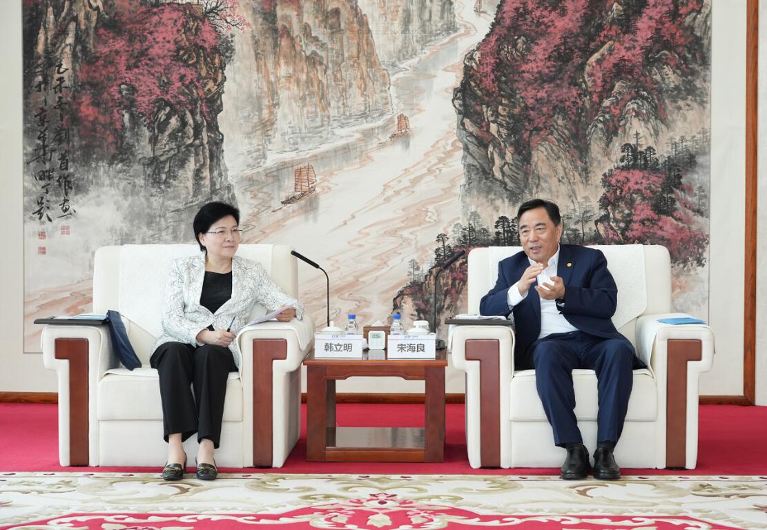 中國(guó)能建黨委書記、董事長(zhǎng)宋海良與江蘇省委常委、南京市委書記韓立明會(huì)談