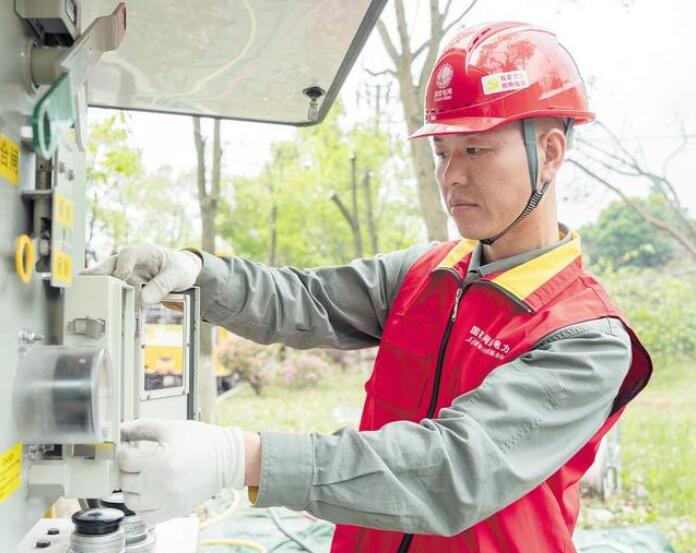 賀彪：星城萬(wàn)家燈火，“帶電護(hù)衛(wèi)”用心守候