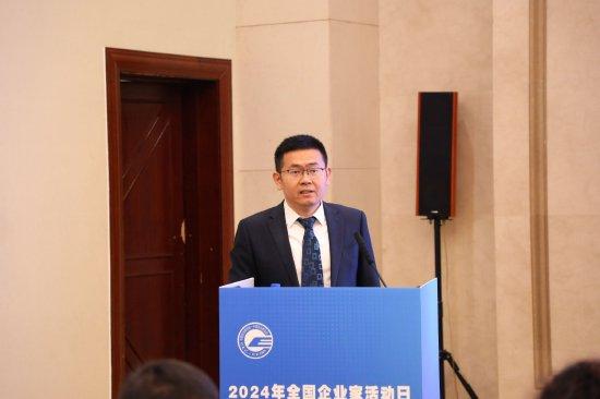 2023年中國新能源汽車銷量達950萬輛，在新能源汽車領(lǐng)域全球領(lǐng)先
