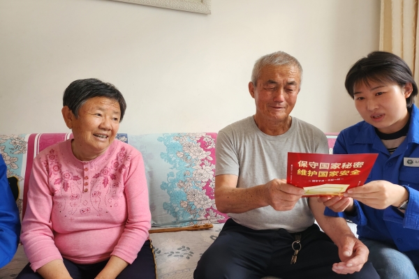 內(nèi)蒙古電力公司烏海千里山供電公司黨支部、工會(huì)、團(tuán)支部（青工委）開展“蒙電愛心光明行”保密宣傳活動(dòng)