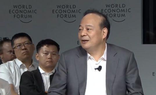 寧德時(shí)代董事長曾毓群回應(yīng)“卷王”標(biāo)簽，強(qiáng)調(diào)價(jià)值競爭與創(chuàng)新