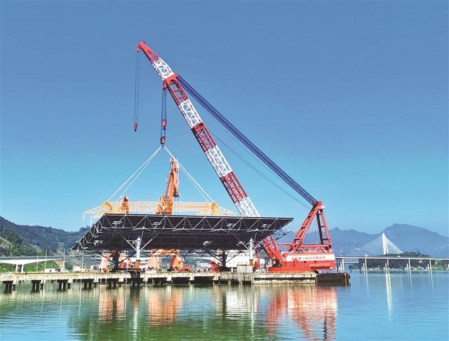 中廣核寧德200兆瓦海上光伏項(xiàng)目海上光伏支架順利出港