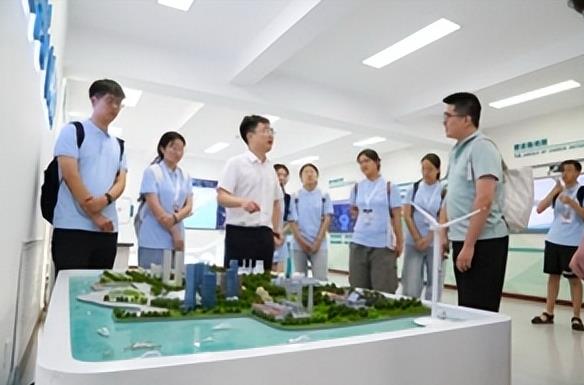 科技領航，由校到企——“重走初心之路”實踐團