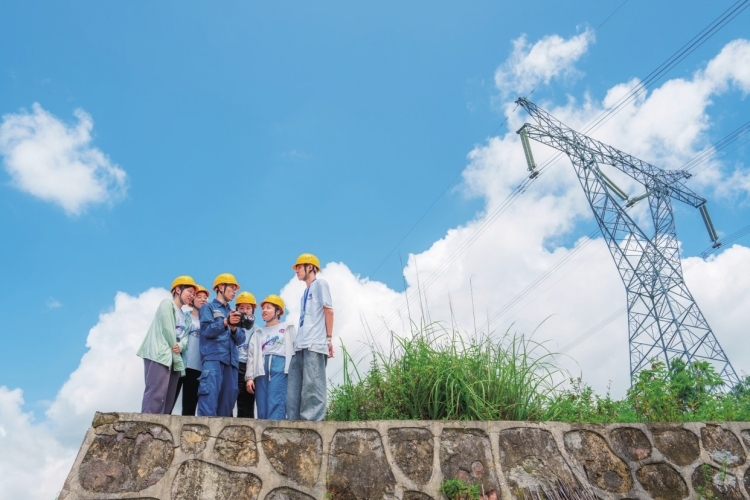 南方電網(wǎng)2024年港澳大學生、臺灣青年暑期實習項目圓滿結束