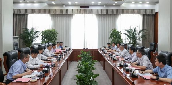 中核集團(tuán)黨組書記、董事長余劍鋒會(huì)見山東大學(xué)黨委書記任友群一行