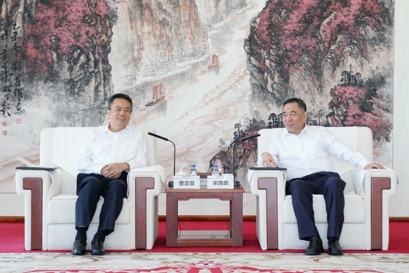 中國(guó)能建黨委書記、董事長(zhǎng)宋海良與哈電集團(tuán)黨委書記、董事長(zhǎng)曹志安會(huì)談