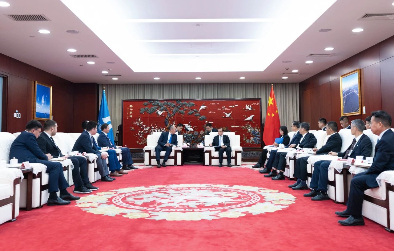 華電集團董事長、黨組書記江毅與哈薩克斯坦工業(yè)和建設部部長哈納特·沙爾拉帕耶夫會談