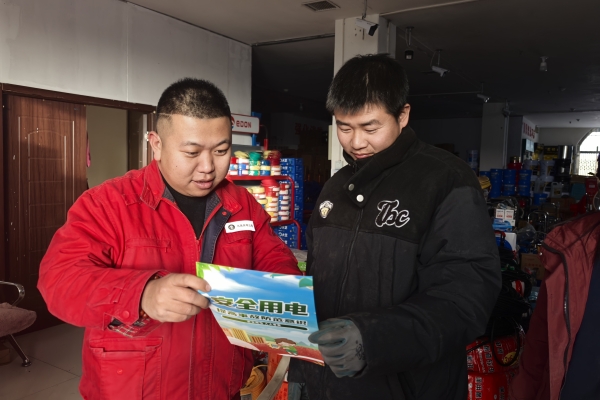 內(nèi)蒙古電力集團烏海千里山供電公司蒙電愛心光明行，用電無憂進社區(qū)